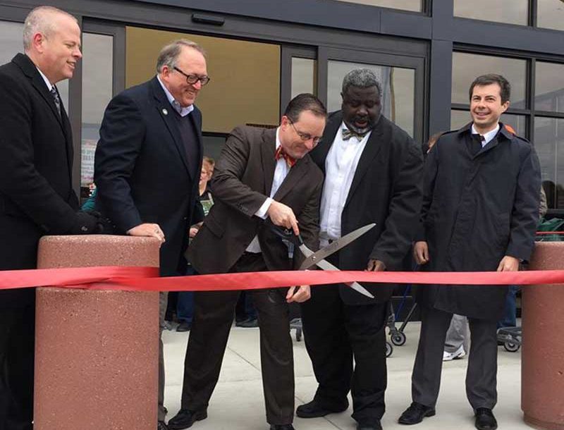 Martin’s President and CEO Rob Bartel cuts the ribbon on the new South Bend store.