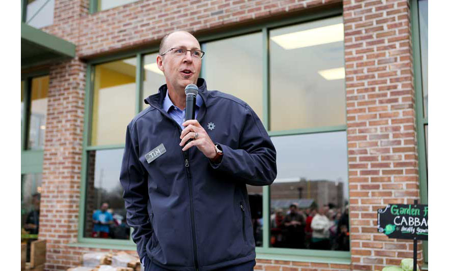 Tim Lowe speaks at the Simpsonville, South Carolina, store opening.