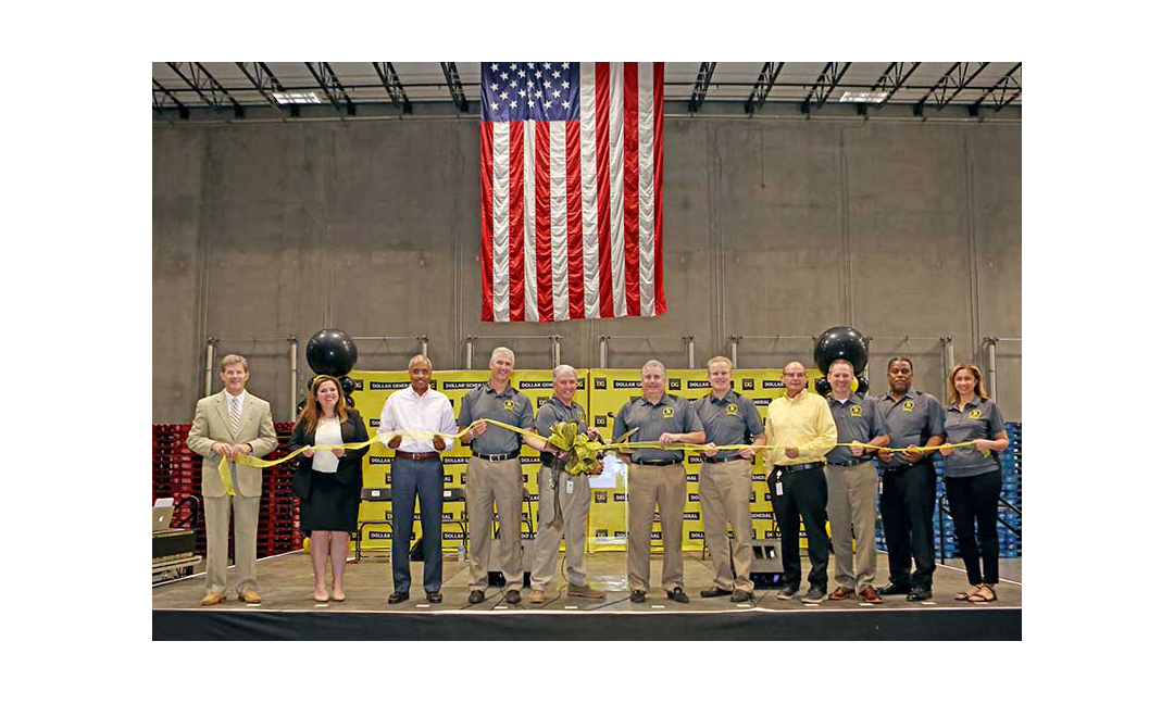 The ribbon cutting at Dollar General's Jackson, Georgia, DC.