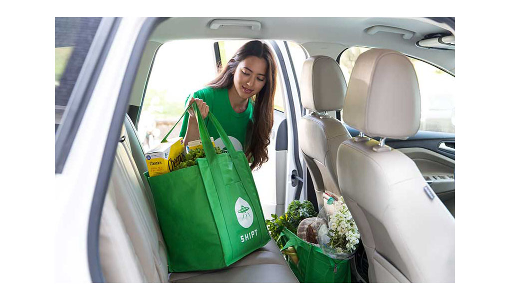 A Shipt shopper loading groceries into her car