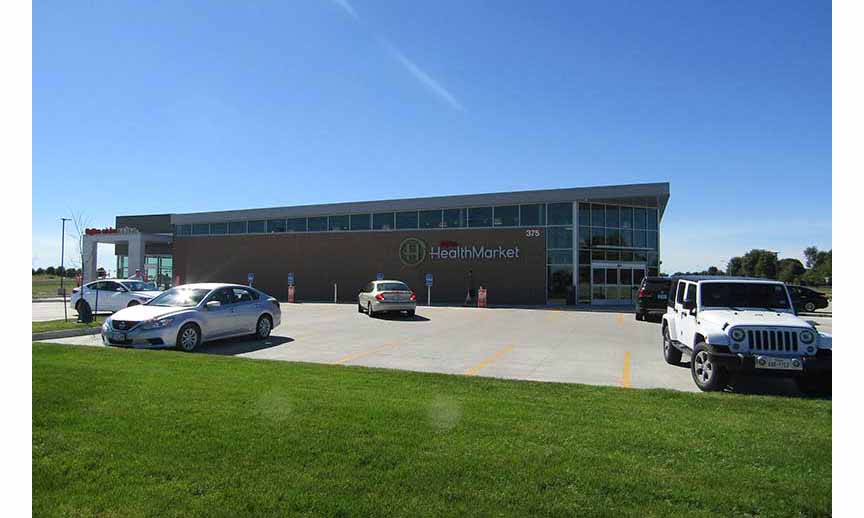 A picture of the exterior of the Hy-Vee HealthMarket