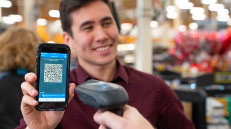 A man using Kroger Pay at checkout