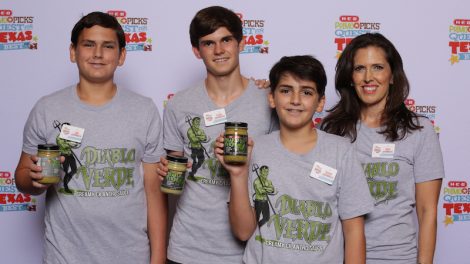 Luke, Ayden, George and Traci Johannson, 3 Sons Foods Diablo Verde Sauce, Houston.