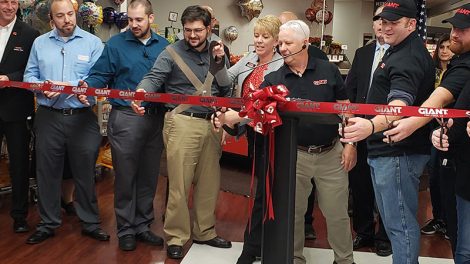 Giant Food Stores Lebanon ribbon cutting