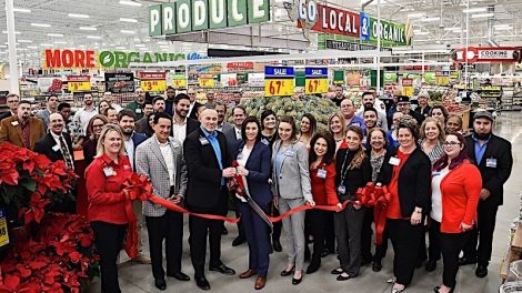 H-E-B Harper's Trace ribbon cutting