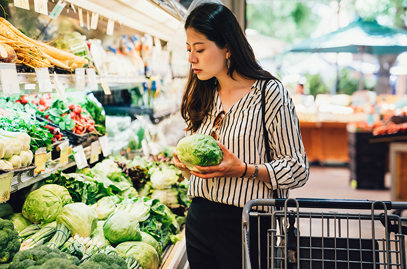 independent grocers June 2023 produce shopper preferences