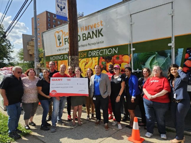 The Giant Co. 100th anniversary donation to the Second Harvest Food Bank