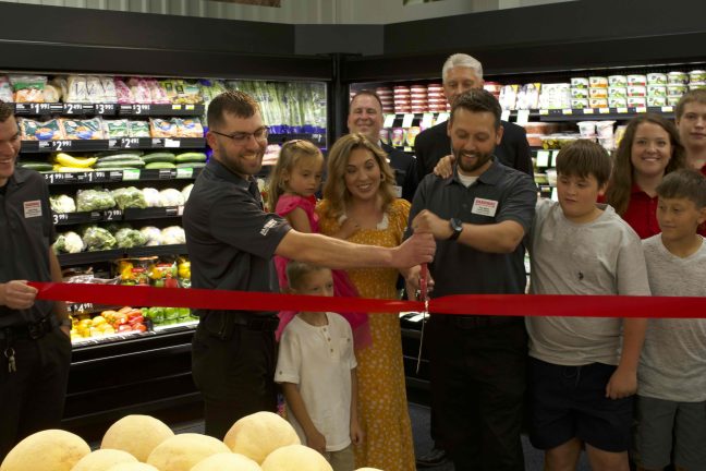 Fareway Hull ribbon cutting