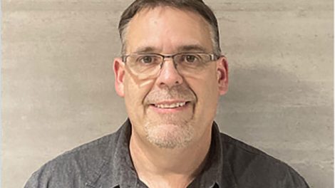 Headshot of Bob Veilleux, senior director of produce and floral for Gelson's Market