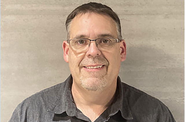 Headshot of Bob Veilleux, senior director of produce and floral for Gelson's Market