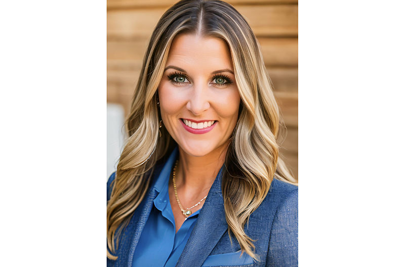 Headshot of Jen Doxey, Fox Packaging's Director of Sales