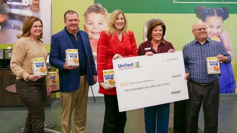 United Supermarkets donates money to food banks.