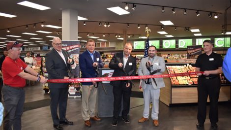 Tops Williamsville ribbon cutting