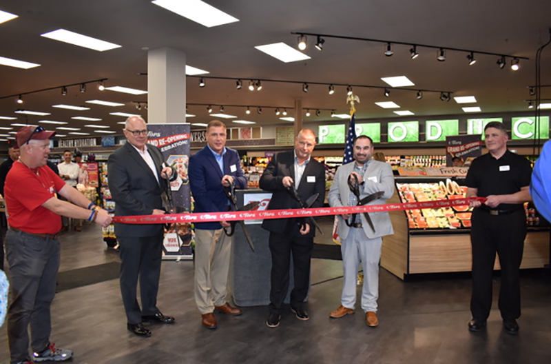 Tops Williamsville ribbon cutting