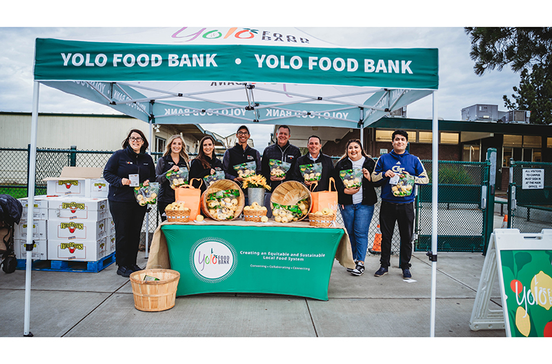 Raley's apple donation