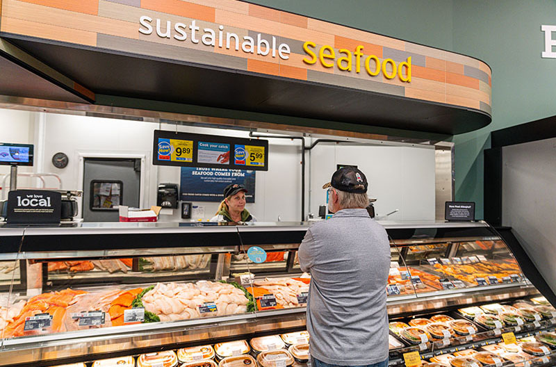 image of a Hannaford Supermarkets seafood case