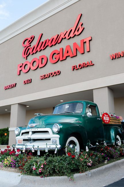 image of pickup truck in front of Edwards Food Giant store