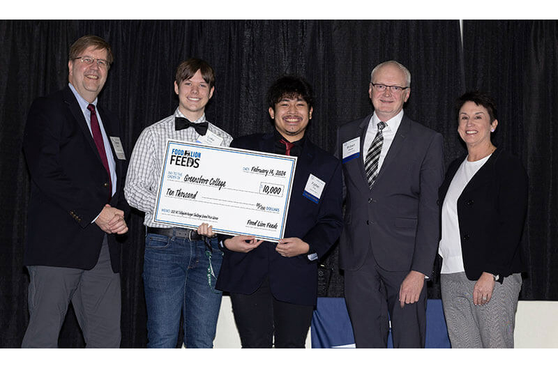 image of Food Lion Feeds student hunger ambassador with company officials