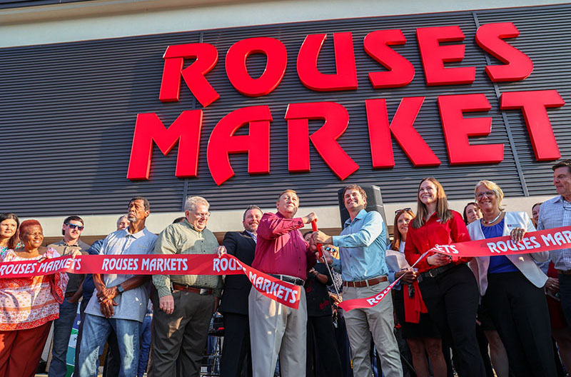 image of Rouses ribbon cutting for new Mississippi store