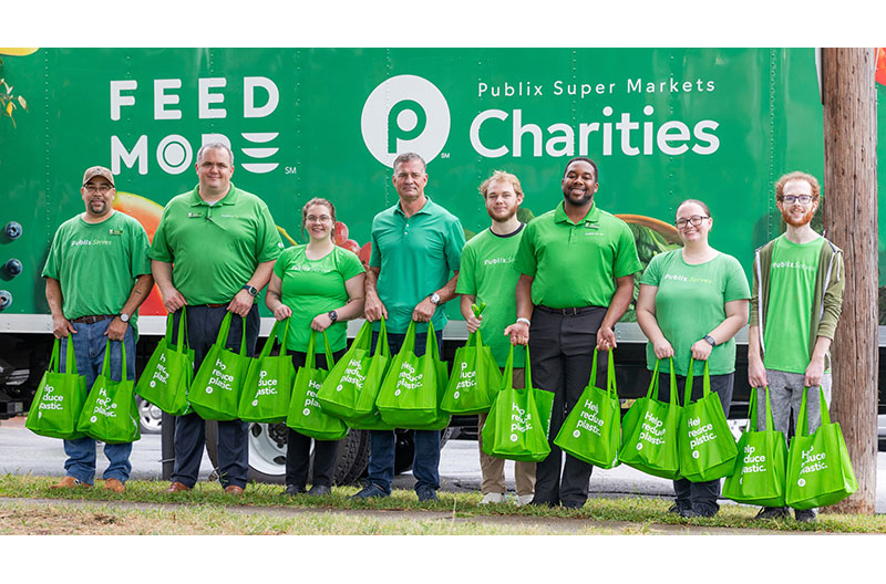 Image of Publix CEO Kevin Murphy with associates during Publix Serves Week