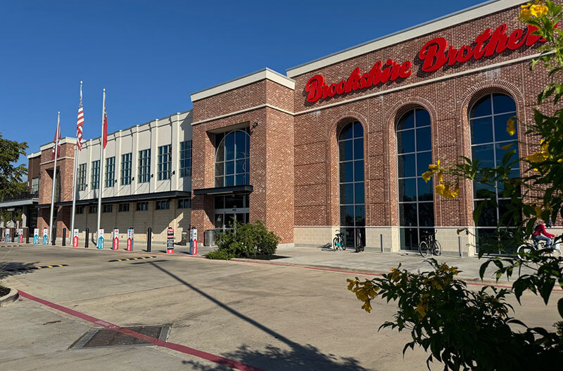 image of exterior of a Brookshire Brothers grocery store