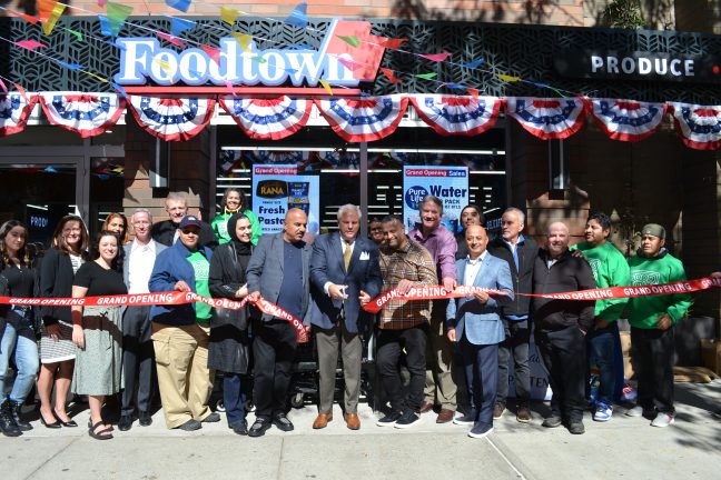 Foodtown of Grand Street ribbon cutting ceremony