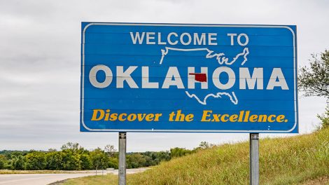 image of Welcome to Oklahoma sign on highway