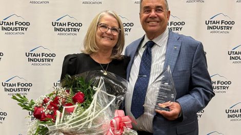 image of 2024 UFIA Hall of Fame honoree Monte Peterson with his wife, Shelly