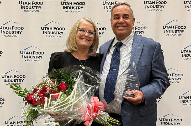 image of 2024 UFIA Hall of Fame honoree Monte Peterson with his wife, Shelly