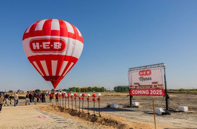 H-E-B Manor balloon and sign