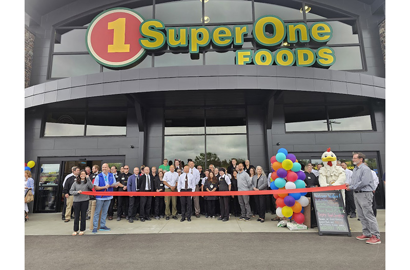 Super One Foods ribbon cutting