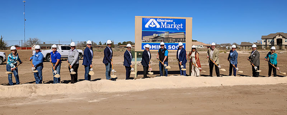 photo of people with shovels at Albertsons Market groundbreaking in Lovington, NM