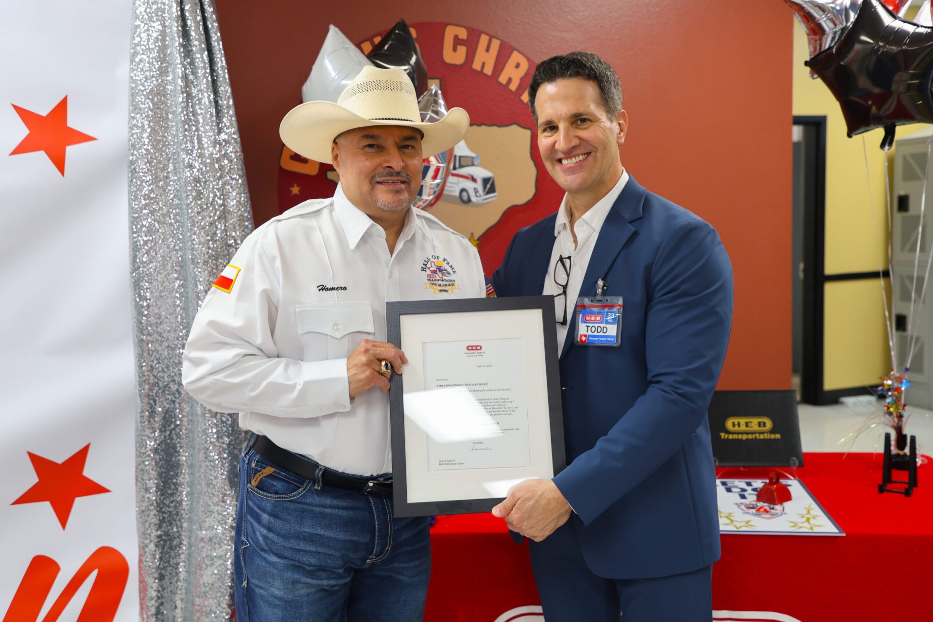 Homer Flores and Todd Wright, H-E-B's SVP of transportation.