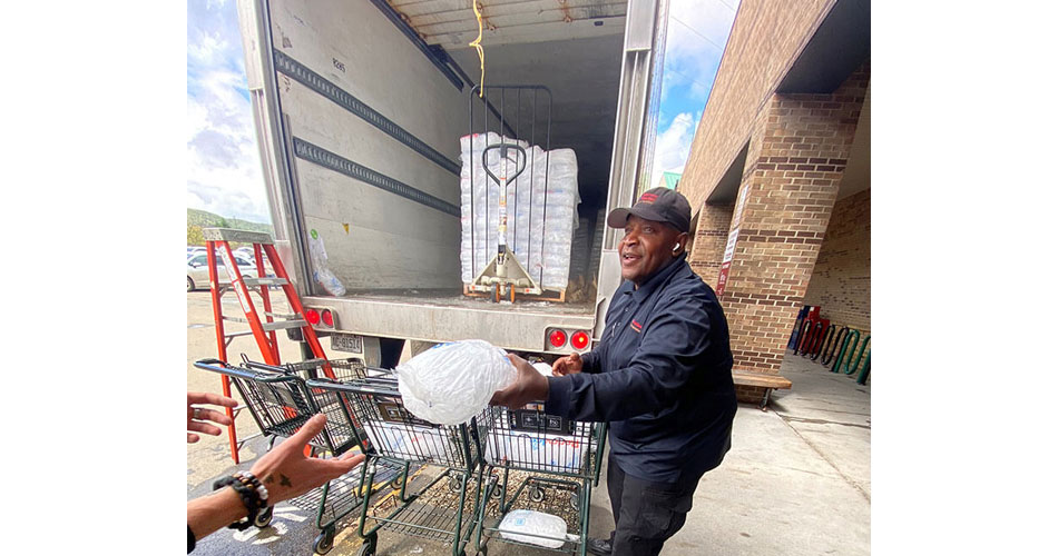 image of Harris Teeter employee handing out bags of ice in aftermath of Hurrican Helene in Western NC