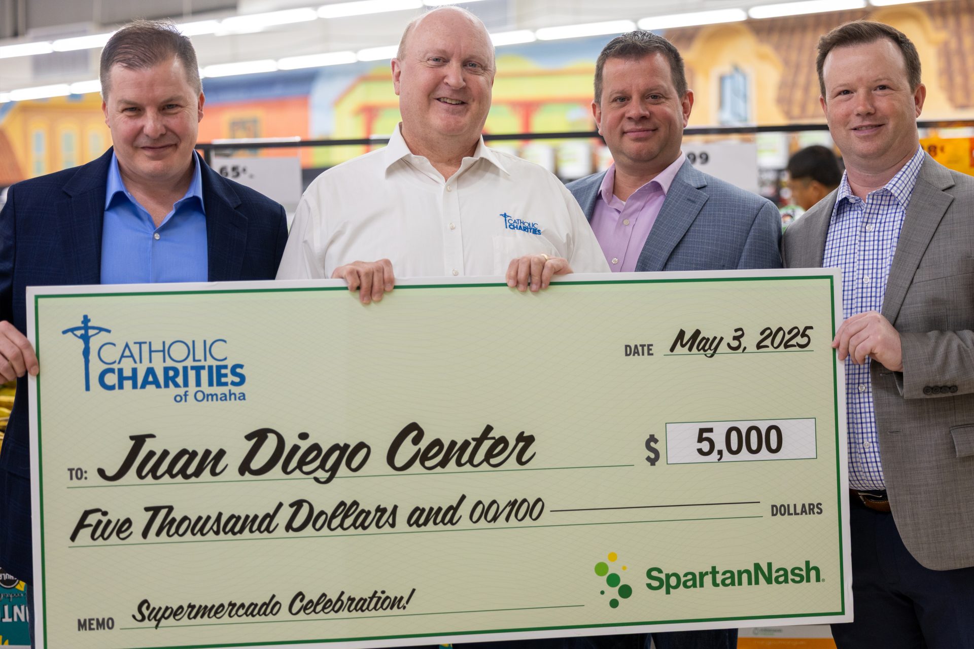 SpartanNash Supermercado Nuestra Familia check donation