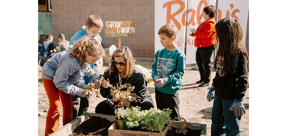 image of students and teachers at Learning Garden by Raley's and Captain Planet Foundation
