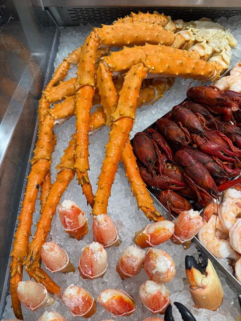 photo of crab legs, crawfish and shrimp in seafood display at new Publix in Palm Beach Gardens
