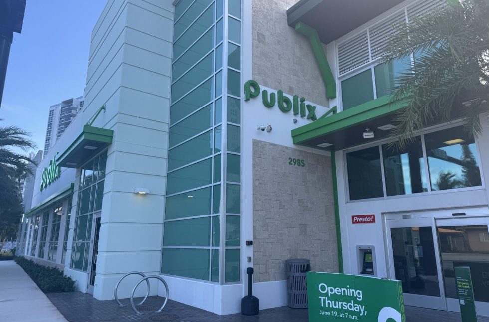 exterior of Publix's Fort Lauderdale store