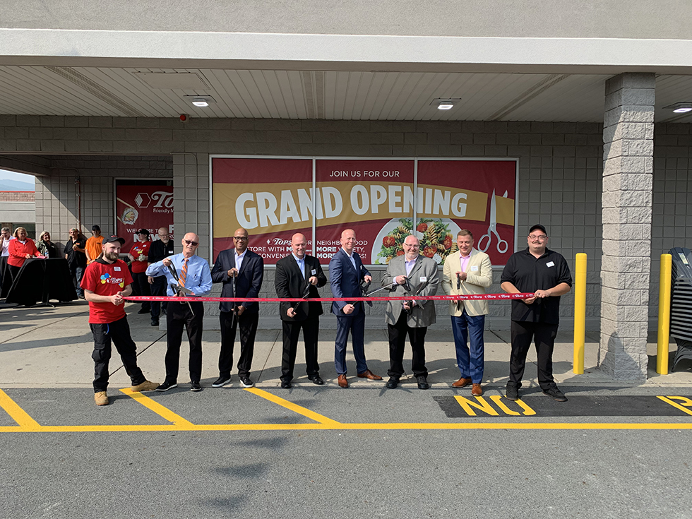 Tops Ellenville Grand Opening ribbon cutting