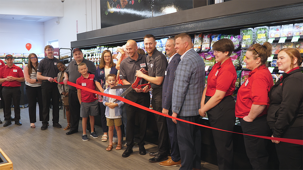 Fareway Ribbon Cutting Lisbon