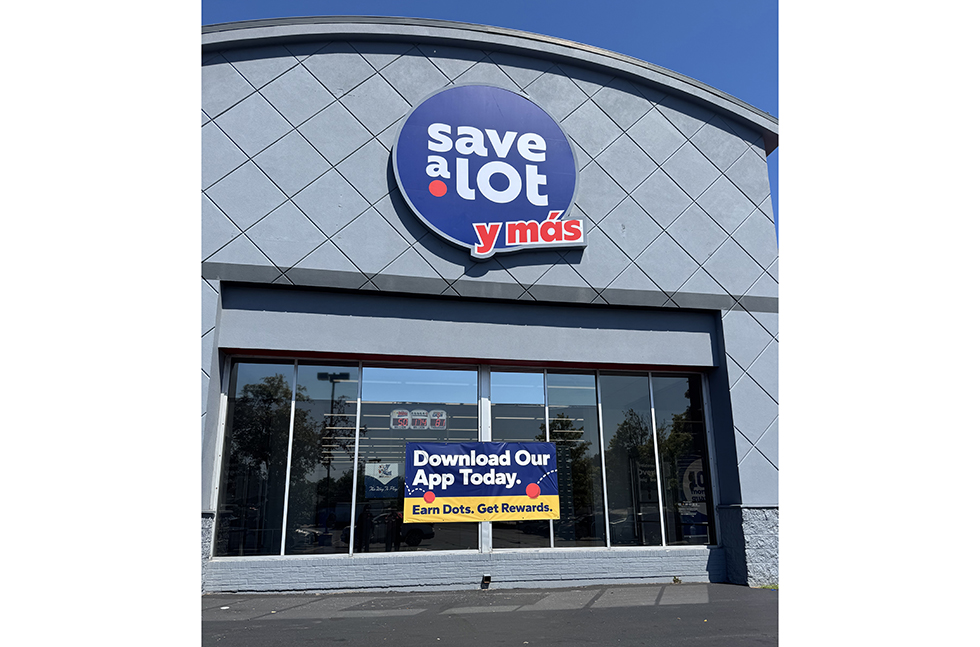 Save A Lot y Mas exterior