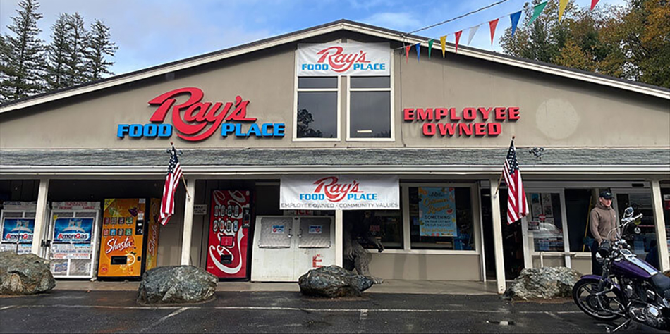 image of exterior of Ray's Food Place in Happy Camp, California