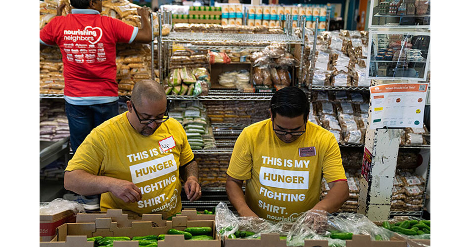 image of Albertsons employees volunteering at food bank