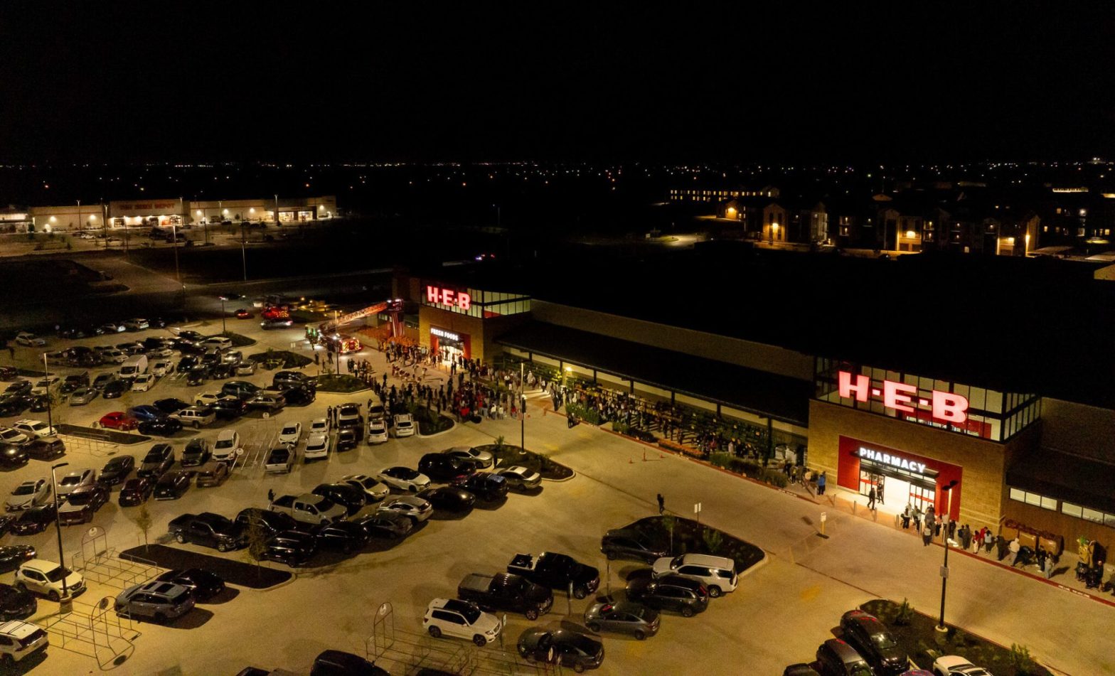 H-E-B Celebrates New Store Grand Opening In Manor, TX