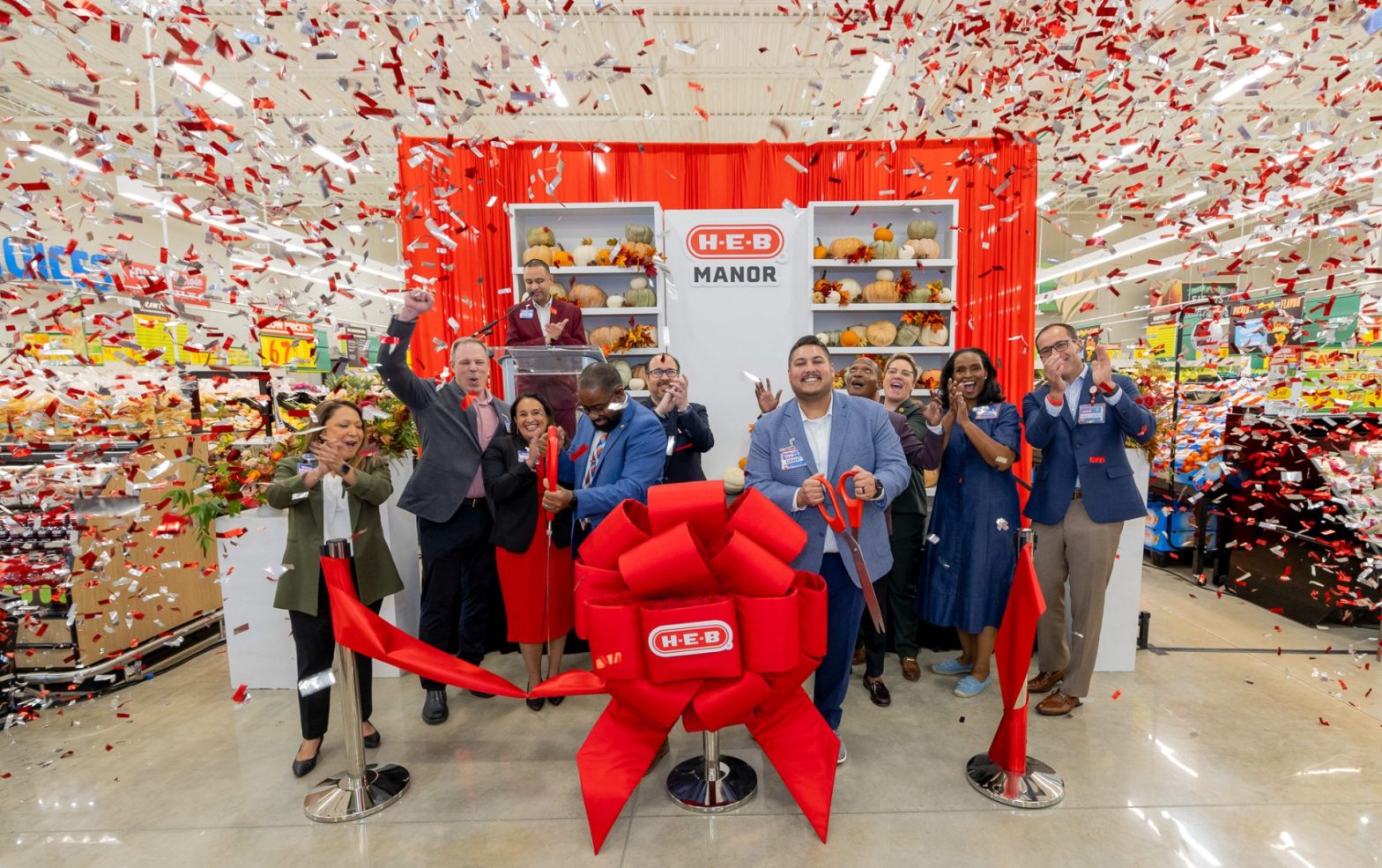 H-E-B Celebrates New Store Grand Opening In Manor, TX