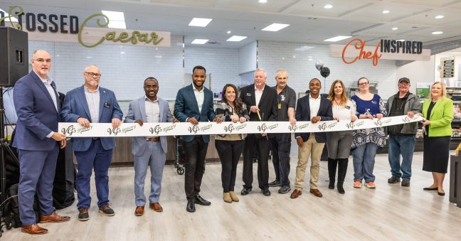 SpartanNash's VG Grocery ribbon cutting