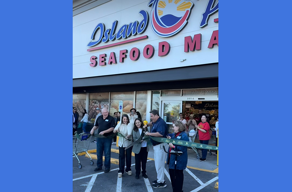 Cutting the Ribbon for Island Pacific Federal Way is Mayor Jim Farrell, CEO Maite Defensor and Council Members Susan Honda and Jack Walsh, and Community Partnerships Director Giselle Tongi-Walters.