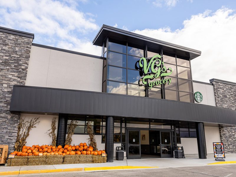 VG’s Grocery Debuts Remodeled Store In Fenton, MI