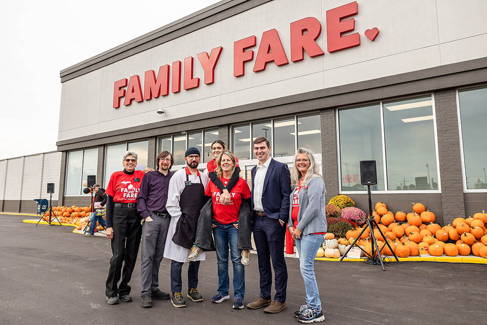 SpartanNash celebrated the grand reopening of its newly remodeled Family Fare in Coopersville, Michigan.