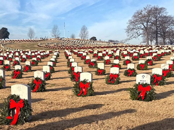 Food City Supports Wreaths Across Chattanooga With $15K Donation